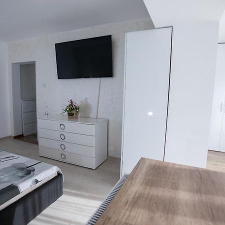 Apartament Central Тыргу-Жиу Экстерьер фото